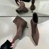 Botas de Cano Curto Elegantes com Salto Fino Forradas de Pelúcia Outono/Inverno 2026 Botas Elásticas Estilo Meia Afuniladas Afinando Salto Gatinho Bico Fino Botas Curtas de Veludo Femininas