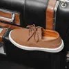 Sapatos masculinos, novos tênis casuais esportivos planos da moda de outono, sapatos de couro camurça retrô preguiçosos slip-on para homens