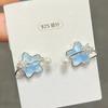 Pendientes pequeños y exquisitos de estilo Mori con forma de luna y estrella azul fresca, combinables con todo, 2024, nuevos pendientes asimétricos de piedra blanca perla.