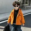 Jaqueta corta-vento infantil masculina de primavera e outono com retalhos bordados, estilo coreano, tendência, legal, três em um, top estiloso para crianças pequenas e médias