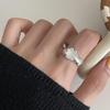 Anillo de Diseño de Nicho Estilo Coreano para Mujer con Lazo Hueco Ojo de Gato Anillo de Viento Frío Versátil Moda Nueva 2024