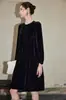 Vestido de Veludo de Seda para Mulheres 2026 Outono e Inverno Novo Estilo Manga Longa Gola Redonda Brilhante Diamante Solto Reto Seda de Amora Vestido