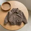 Conjunto de Chaqueta con Solapa para Niños 2026 Otoño Nuevo Estilo Coreano Tendencia Fresca Chaqueta con Remaches y Pantalones de Pierna Ancha Conjunto de Dos Piezas a la Moda