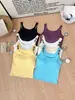 Camisole francesa doce com contas e bojo, top feminino curto sem mangas para usar em camadas com um lindo design nas costas