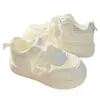 Zapatillas blancas de diseño único estilo universitario con suela gruesa, nuevas y chic para la primavera de 2026, zapatos deportivos casuales para estudiantes para mujer