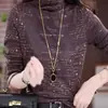 Nova camiseta versátil de manga longa para outono e inverno com gola alta, estampa de letras, pelúcia fina, blusa base feminina quente, top para mulheres de meia-idade