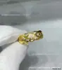 Versión de Alta Gama del Anillo Chanel Cococrush Tachonado con Diamantes, Patrón Acolchado y Superficie Lisa, Chapado en Plata con Oro de 18 Quilates, Artesanía Exquisita, Lujo Ligero
