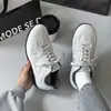 Zapatos de hombre 2026 otoño nuevos populares zapatos de carreras deportivos casual versátiles retro zapatos de entrenamiento alemanes suela blanda zapatos de estudiante modernos