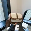 Moda Coreana 2025 Verão Novo Estilo Retrô Casual Textura de Luxo Leve Design de Nicho Versátil Ombro Único Transversal