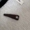 Grampo de Cabelo de Pelúcia com Floco de Neve de Strass em Liga Outono e Inverno Lã Cinza Simples Elegante Grampo para Franja