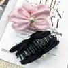 Lindos Presilhas de Cabelo Florais! Grampos de Cabelo Tridimensionais com Pétalas Brilhantes de Cetim 2026 Novo Produto de Verão da Designer Coreana para Mulheres
