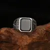 Anillo popular Yu Hong, modelo de hombre finamente elaborado, anillo de circón negro grabado, joyería vintage abierta, venta directa del fabricante