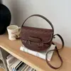 Bolsa Nova de Moda Outono 2026 Transfronteiriça para Mulheres, Bolsa de Mão Texturizada de Alta Qualidade Estilo Selim, Bolsa Transversal Única Tendência para Mulheres