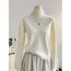 Top de punto para mujer con cuello semialto y ribete de volantes gris oscuro, top básico ajustado para otoño e invierno 2026