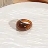 Anillo Geométrico Ovalado de Resina Color Caramelo Retro Moda Europea y Americana Simple Elegante Alto Grado Anillo para Dedo Índice Joyería para Mujeres