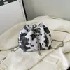 Bolsa Saco com Cordão Estampa Leopardo para Mulheres 2025 Nova Verão Corrente Zebra Estampa Bolsa de Ombro Estilo Pérola Pequena Bolsa