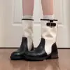 Botines retro elegantes y modernos de tacón grueso para mujer, nuevas botas de moda estilo británico 2026 con punta redonda y hebilla, botas de montar