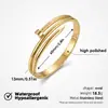 Pulsera de acero inoxidable 304 para mujer, color dorado, diseño de hebilla de tachuelas de doble capa, estilo europeo y americano de lujo ligero, no se decolora, venta al por mayor transfronteriza