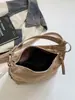 Bolso de axila liso de estilo retro muy elegante, nuevo modelo principios de otoño 2026, único y moderno, adecuado para el trabajo y los desplazamientos, bolso de hombro y cruzado