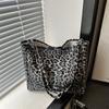 Bolso informal de gran capacidad para mujer, bolso de hombro con estampado de leopardo, bolso de mano para uso diario, otoño e invierno, 2024