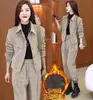 Moda Casual Otoño e Invierno Forro Polar Engrosado Traje de Dos Piezas para Mujer 2024 Nuevo Estilo Coreano Reductor de Edad Pana