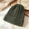 Gorro de tricô de inverno europeu e americano transfronteiriço para mulheres, forrado com fleece e espessado para aquecimento, gorro versátil para atividades ao ar livre para adultos