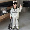 Conjunto de Ropa Deportiva para Niños Primavera y Otoño Estilo Coreano Moda Infantil Fresco de Dos Piezas para Bebés y Niños Pequeños Ropa Elegante Comercio Exterior