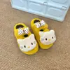 Zapatillas de algodón gruesas y suaves con diseño de gato de dibujos animados para mujer con lunares y lazos, nuevo modelo de invierno 2026, zapatos peludos cálidos