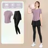 Conjunto esportivo profissional para corrida feminina, novo traje de fitness de verão respirável de secagem rápida, conjunto de yoga de alta qualidade de manga curta