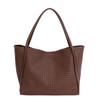 Bolsa Texturizada para Mulheres 2025 Nova Popular Moda Bolsa de Ombro Grande Capacidade Nicho Versátil Bolsa Tote para o Dia a Dia