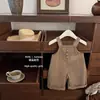 26 Nuevo Conjunto Adorable Divertido Súper Lindo para Niñas: Gorro de Rayas Puntiagudo, Top, Peto de Pana, Pantalones de Pierna Ancha
