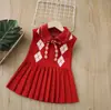 Vestido Plaid sin Mangas con Solapa y Pliegues para Niña Combinado con un Boina y un Vestido Chaleco de Punto Estilo Academia