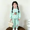 Conjunto infantil estilo coreano para o início do outono, conjunto esportivo de duas peças com urso de desenho animado, calça de manga comprida, peça versátil unissex para bebê para primavera e outono