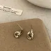 Brincos geométricos irregulares entrelaçados brilhantes de design de ponta versáteis para mulheres, joias de ouvido simples da moda com personalidade