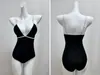 Novo Maiô Feminino Peça Única 2026, Costas Nuas Triângulo, Alças em Contraste de Cores, Estilo Sexy Hot Girl, Moda Praia para Férias em Fontes Termais Atacado