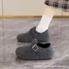 Sapatos femininos de pelúcia cinza estilo Birkenstock de cobertura total, novidade outono e inverno 2026, slip-on preguiçoso com sola grossa, sapatos de algodão Birkenstock