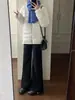 Chamarra de plumón acanalada de pato blanco para mujer, estilo corto, ligera, abrigo casual deportivo con capucha engrosado, novedad Invierno 2026