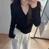 La nueva colección de principios de otoño de Dalan Source Sweater Factory incluye un top de punto hueco de manga larga para mujer, que es adelgazante y transpirable.