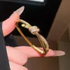 Pulseira com fecho de nó em zircônia banhada a ouro 18K real, toque de luxo leve e de alta qualidade, joia feminina moderna, versátil e na moda
