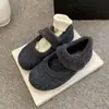 Zapatos de algodón de nuevo estilo, zapatos Mary Jane retro, zapatos grises para mujer con forro polar, 2025 con suela blanda, zapatos de felpa cálidos de invierno, zapatos Birkenstock de nuevo estilo