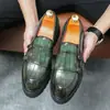 Novos Mocassins de Fivela Dupla de Pino Grande para Homens 2023, Couro Patente Brilhante Salto Grosso, Sola Grossa, Aumento de Altura, Sapatos Casuais de Couro para Cabeleireiro