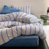 Juego de Cama Cálido, Elegante, Moderno y Creativo de Terciopelo de Leche a Rayas de Cuatro Piezas para Otoño e Invierno, Ropa de Cama Cálida de Coral Fleece Textiles para el Hogar 2