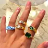 Anillo Estilo Retro Simple Transfronterizo Europeo y Americano Electrochapado al Vacío en Oro de 18K Incrustado con Circonitas de Colores y Esmalte de Porcelana Azul y Blanca
