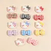 Accesorios de resina de gato KT con lazo de cuadros vintage, accesorios para el cabello DIY con pegamento cremoso, ligas para el cabello, pinzas para el cabello, zuecos, fundas para teléfono