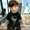 Camiseta de Manga Larga Rayada Patchwork de Dibujos Animados para Niños, Algodón Puro para Primavera y Otoño, Estilo Coreano, Holgada, Moderna, Camiseta Básica Informal para Niños