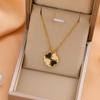 Collar de acero de titanio de moda de estilo japonés y coreano transfronterizo para mujer, nicho de alta calidad, collar de trébol con cadena de clavícula que no se decolora y galvanizado.