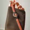 Reloj de pulsera de nicho de moda, simple y lujoso, reloj británico incrustado de diamantes, elegante reloj ovalado de moda para mujer de comercio exterior al por mayor