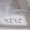 Novos Brincos de Tarraxa com Flor Estilo Coreano, Brincos Versáteis Transparentes e Modernos, Brincos Elegantes Estilo Mori para Mulheres, Brincos de Celebridade da Internet, Acessórios da Moda