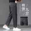 Jeans cropped de mola de alta qualidade para homens, corte reto solto, novo estilo primavera/outono 2026, calça casual para homens baixos de meia-idade