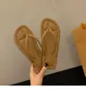 Chinelos Femininos de Tamanho Grande para Uso ao Ar Livre, Sandálias Fashion de Dedo Planas Estilo Novo 2025, Chinelos de Praia, Salto Baixo para Exportação